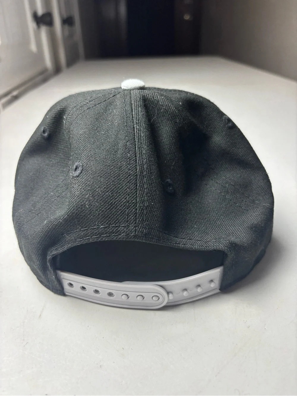 Youth New Era Las Vegas Raiders snapback cap in black & gray with white Raiders
